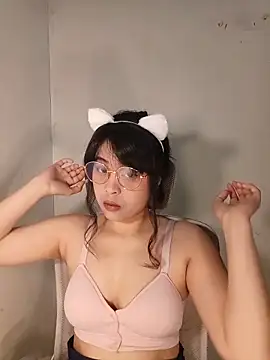 Snapshot of Chall_mee chatting on 05-27-26, 11:18 Chall mee online show from 05-27-26, 11:18