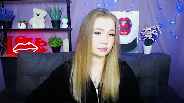 Snapshot of StacyYellig chatting on 03-22-25, 11:42 StacyYellig online show from 03-22-25, 11:42