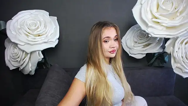 Snapshot of StacyYellig chatting on 09-08-25, 02:16 StacyYellig online show from 09-08-25, 02:16