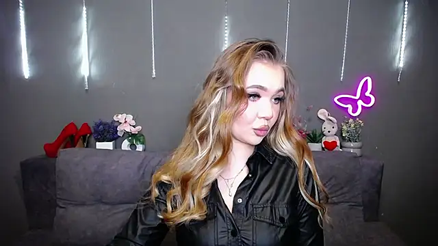 Snapshot of StacyYellig chatting on 04-15-26, 08:20 StacyYellig online show from 04-15-26, 08:20