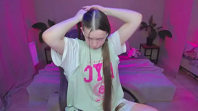 HelloRoxy online show from 12-18-24, 06:25