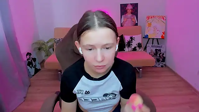 HelloRoxy online show from 10-21-25, 05:41