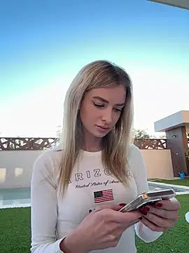 EvieEvans online show from 01-14-25, 04:18