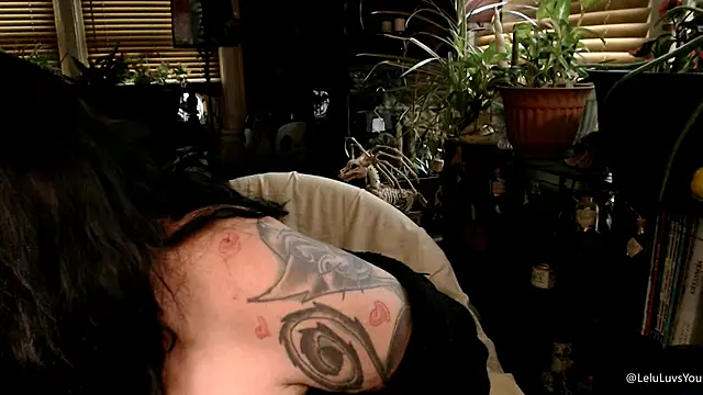 Snapshot of LeluLuvsYou chatting on 09-11-25, 12:16 LeluLuvsYou online show from 09-11-25, 12:16