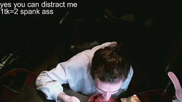 Snapshot of izilizi_23 chatting on 12-06-24, 02:17 izilizi 23 online show from 12-06-24, 02:17