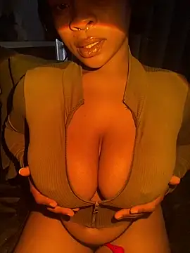 Snapshot of YellowHoneyDip chatting on 01-06-25, 06:36 YellowHoneyDip online show from 01-06-25, 06:36