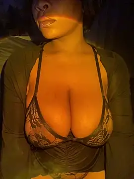 Snapshot of YellowHoneyDip chatting on 01-08-25, 03:28 YellowHoneyDip online show from 01-08-25, 03:28