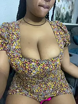 Snapshot of YellowHoneyDip chatting on 01-30-25, 05:17 YellowHoneyDip online show from 01-30-25, 05:17