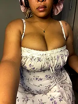 Snapshot of YellowHoneyDip chatting on 11-13-25, 06:45 YellowHoneyDip online show from 11-13-25, 06:45