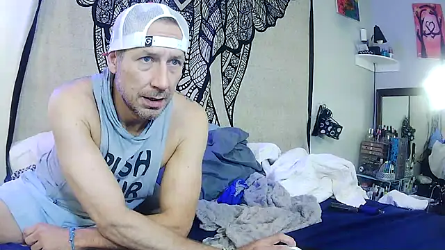 Snapshot of Obi-Spun-Kenobi chatting on 01-04-25, 01:21 Obi-Spun-Kenobi online show from 01-04-25, 01:21