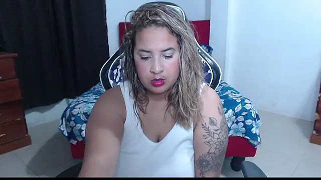 Snapshot of KathyHardcore69 chatting on 11-30-25, 02:04 KathyHardcore69 online show from 11-30-25, 02:04