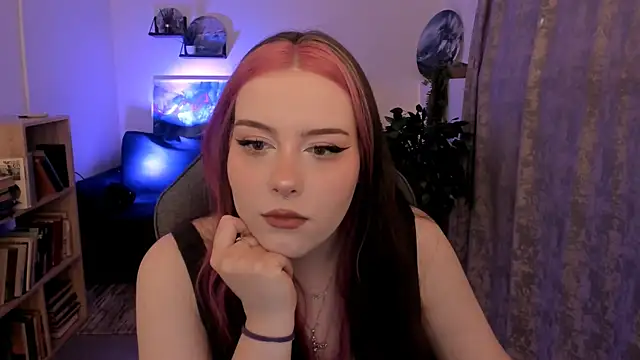 CoralineKeyns online show from 07-10-26, 05:34