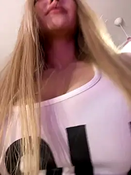 Snapshot of Lunalikaiya chatting on 11-15-25, 05:42 Lunalikaiya online show from 11-15-25, 05:42