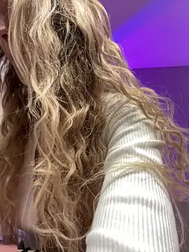 Snapshot of Lunalikaiya chatting on 11-18-25, 05:17 Lunalikaiya online show from 11-18-25, 05:17