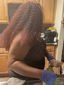 Snapshot of Carmen_Cream chatting on 03-09-25, 05:11 Carmen Cream online show from 03-09-25, 05:11