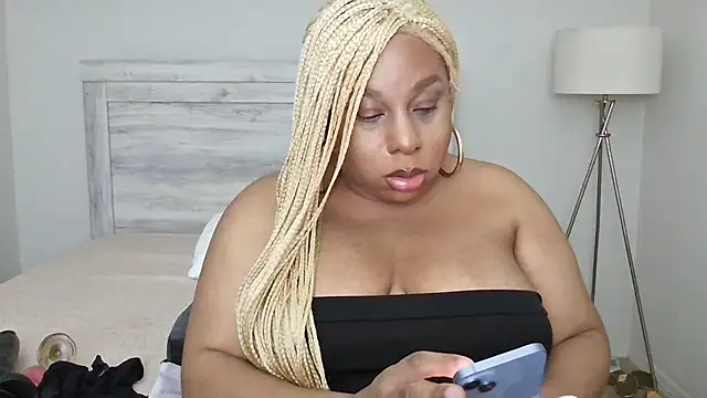 Snapshot of Carmen_Cream chatting on 11-13-25, 05:50 Carmen Cream online show from 11-13-25, 05:50