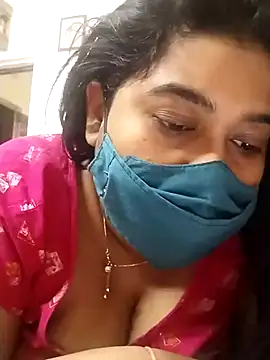 Snapshot of indianlisa5 chatting on 02-15-25, 05:19 indianlisa5 online show from 02-15-25, 05:19