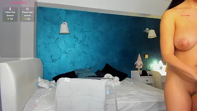 Snapshot of Awesome_Jolie chatting on 12-24-24, 05:44 Awesome Jolie online show from 12-24-24, 05:44