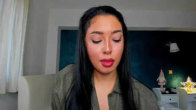 Snapshot of Awesome_Jolie chatting on 03-12-25, 06:40 Awesome Jolie online show from 03-12-25, 06:40