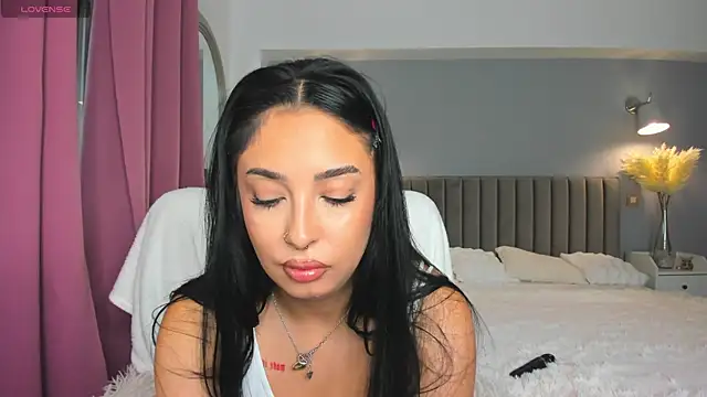 Snapshot of Awesome_Jolie chatting on 09-11-25, 05:51 Awesome Jolie online show from 09-11-25, 05:51