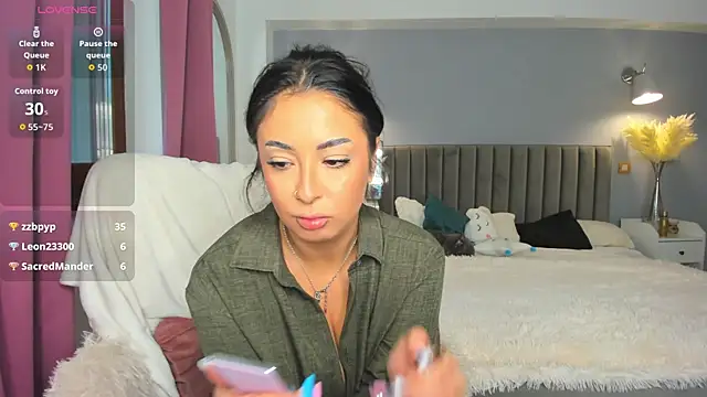 Snapshot of Awesome_Jolie chatting on 10-03-25, 10:23 Awesome Jolie online show from 10-03-25, 10:23