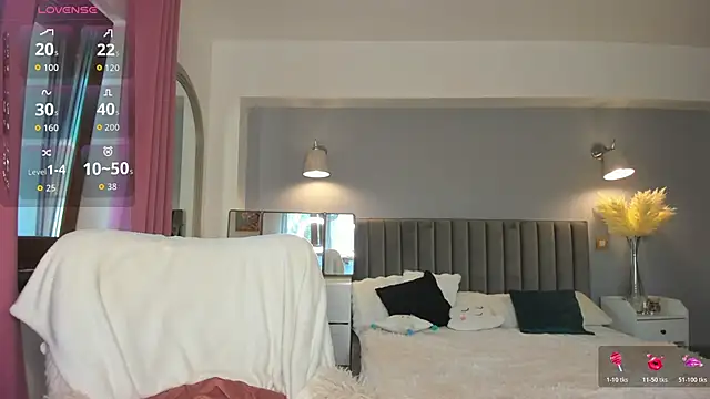 Snapshot of Awesome_Jolie chatting on 10-31-25, 08:04 Awesome Jolie online show from 10-31-25, 08:04