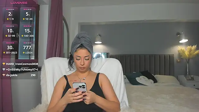 Snapshot of Awesome_Jolie chatting on 11-08-25, 06:46 Awesome Jolie online show from 11-08-25, 06:46