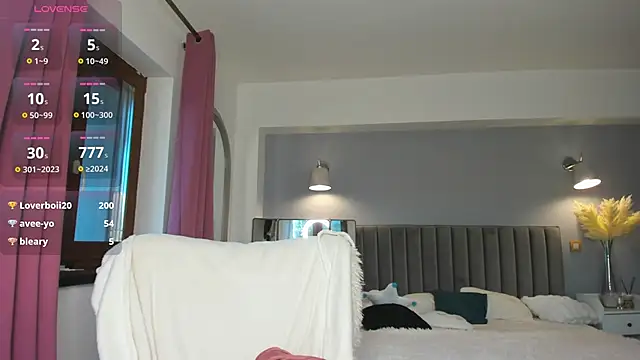 Snapshot of Awesome_Jolie chatting on 11-24-25, 06:24 Awesome Jolie online show from 11-24-25, 06:24