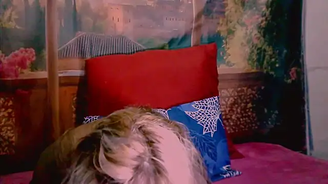 RoyalIndianCreamPuff online show from 10-11-25, 07:23