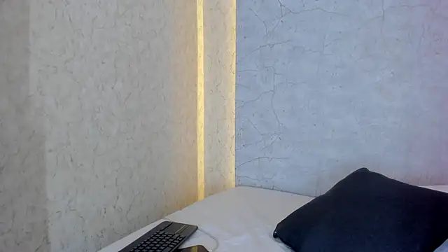 Snapshot of aprilalen chatting on 02-12-25, 06:51 aprilalen online show from 02-12-25, 06:51