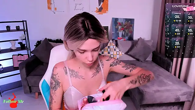 LeylaNoiry online show from 12-18-24, 02:49