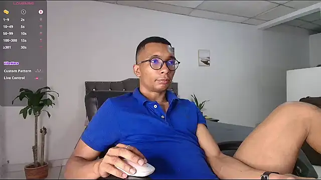 Snapshot of Aaronblack1_ chatting on 06-19-26, 12:48 Aaronblack1 online show from 06-19-26, 12:48