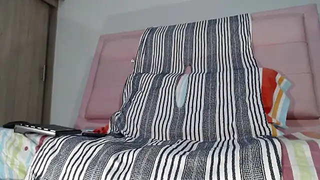 Snapshot of Tommhot chatting on 11-27-25, 08:11 Tommhot online show from 11-27-25, 08:11