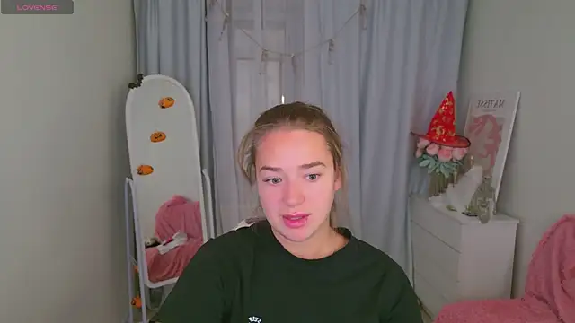 LovelyJessie online show from 10-24-25, 02:02