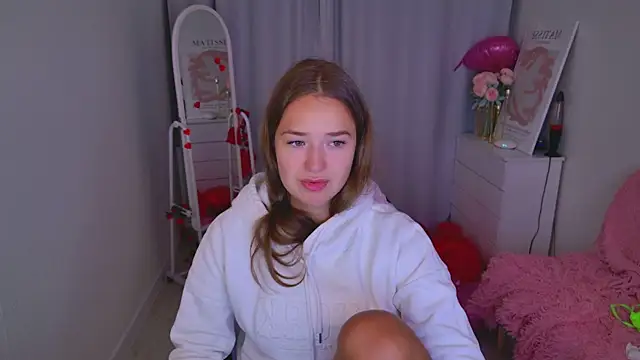 Snapshot of LovelyJessie chatting on 02-18-26, 01:40 LovelyJessie online show from 02-18-26, 01:40