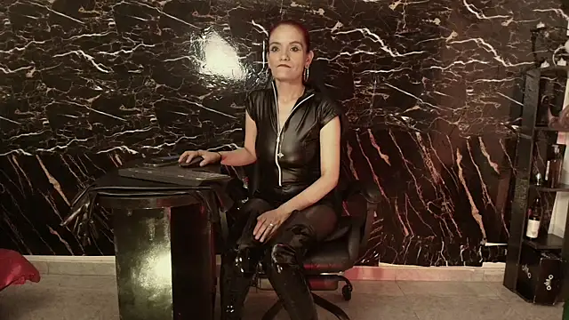 Snapshot of Julieta_Wall_ chatting on 09-14-25, 10:31 Julieta Wall online show from 09-14-25, 10:31