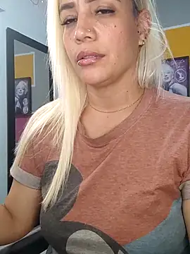 Snapshot of LuCKy_JoK chatting on 02-17-25, 02:48 LuCKy JoK online show from 02-17-25, 02:48