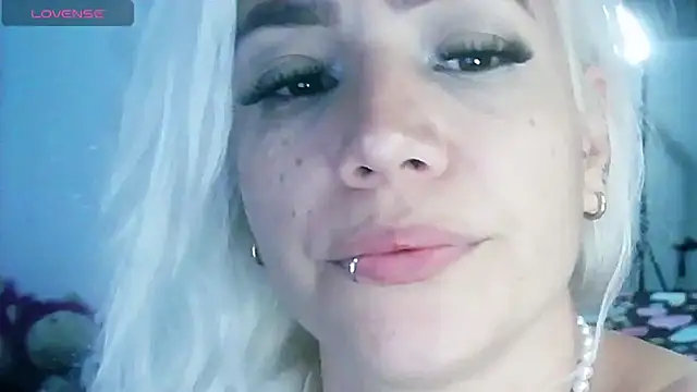 Snapshot of LuCKy_JoK chatting on 03-12-25, 05:28 LuCKy JoK online show from 03-12-25, 05:28