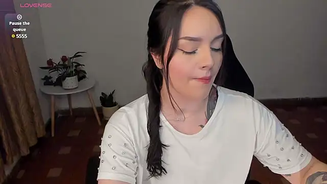 Snapshot of anaveleeez chatting on 03-20-25, 12:51 anaveleeez online show from 03-20-25, 12:51