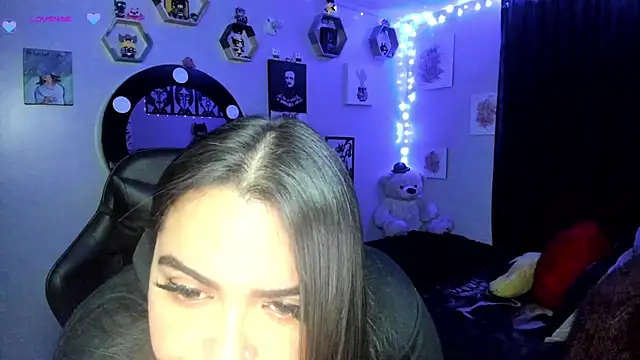 Snapshot of Luise_Meyrink chatting on 02-21-25, 06:29 Luise Meyrink online show from 02-21-25, 06:29