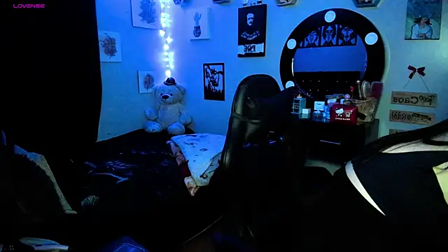 Snapshot of Luise_Meyrink chatting on 03-07-25, 07:19 Luise Meyrink online show from 03-07-25, 07:19