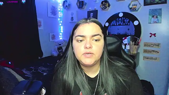 Snapshot of Luise_Meyrink chatting on 03-23-25, 03:32 Luise Meyrink online show from 03-23-25, 03:32