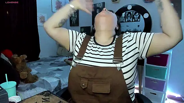 Snapshot of Luise_Meyrink chatting on 09-28-25, 03:45 Luise Meyrink online show from 09-28-25, 03:45