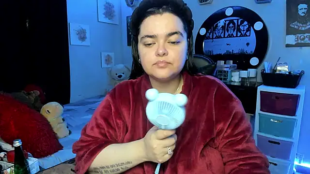 Snapshot of Luise_Meyrink chatting on 10-21-25, 03:07 Luise Meyrink online show from 10-21-25, 03:07