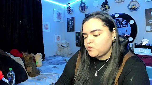 Snapshot of Luise_Meyrink chatting on 10-22-25, 03:29 Luise Meyrink online show from 10-22-25, 03:29