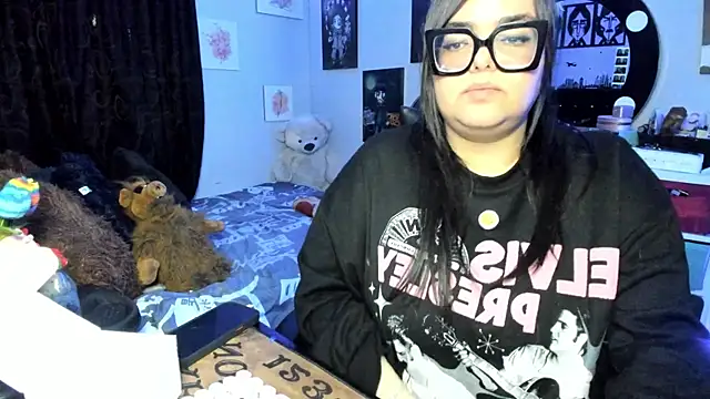 Snapshot of Luise_Meyrink chatting on 11-18-25, 03:34 Luise Meyrink online show from 11-18-25, 03:34