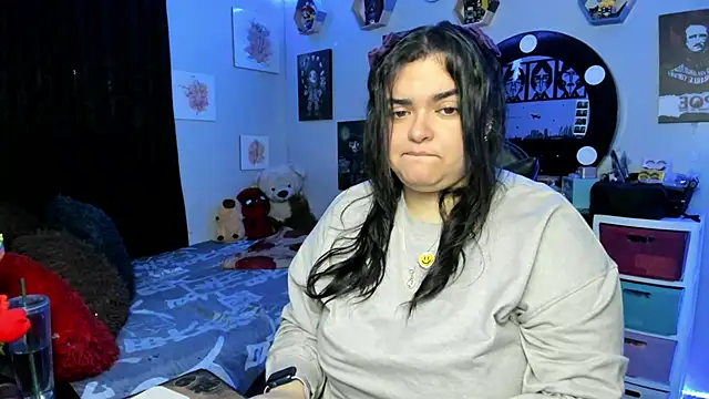 Snapshot of Luise_Meyrink chatting on 12-05-25, 03:48 Luise Meyrink online show from 12-05-25, 03:48