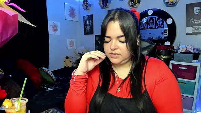 Snapshot of Luise_Meyrink chatting on 12-14-25, 02:39 Luise Meyrink online show from 12-14-25, 02:39