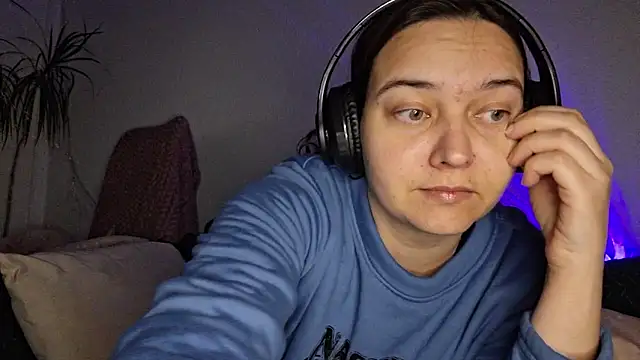 Cyndee Winter online show from 11-24-25, 03:45