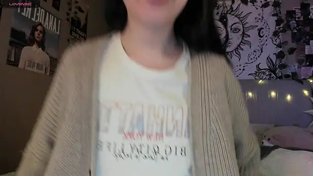 Snapshot of Anisawithlove chatting on 03-15-25, 07:05 Anisawithlove online show from 03-15-25, 07:05